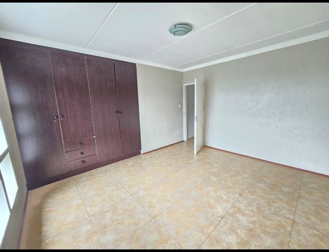 2 BEDROOM TOWNHOUSE FOR SALE IN MULBARTON